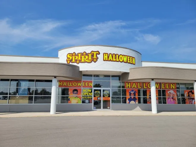 spirit halloween supplier